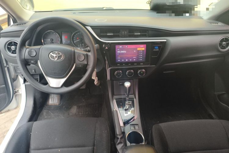 Used Toyota Corolla 2017 Revised Version 1.2T S-CVT GL-i Center Console