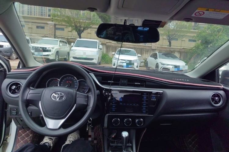 Used Toyota Corolla 2017 Revised Version 1.2T S-CVT GL Center Console