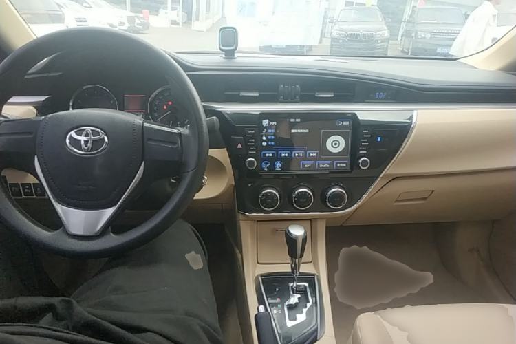 Used Toyota Corolla 2017 1.2T CVT GL-i Center Console
