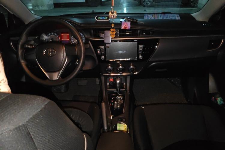 Used Toyota Corolla 2017 1.2T CVT GL-i Center Console