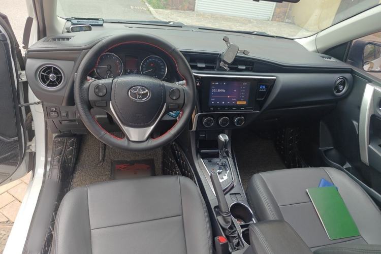 Used Toyota Corolla 2017 Revised Version 1.2T S-CVT GL-i Center Console