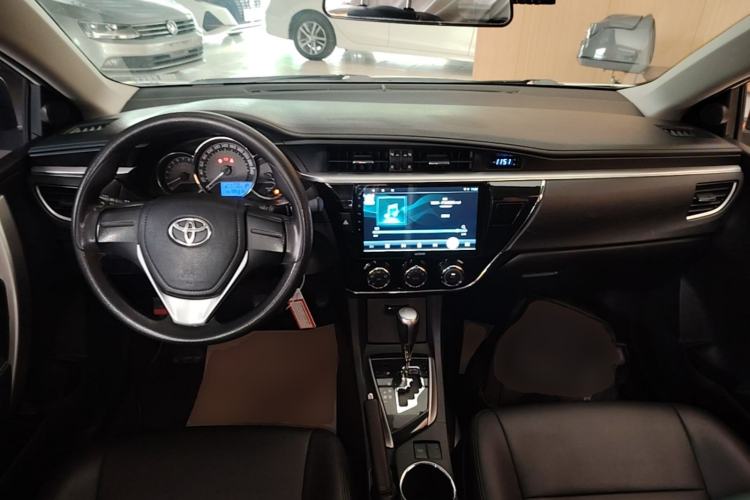 Used Toyota Corolla 2017 1.6L CVT GL Center Console
