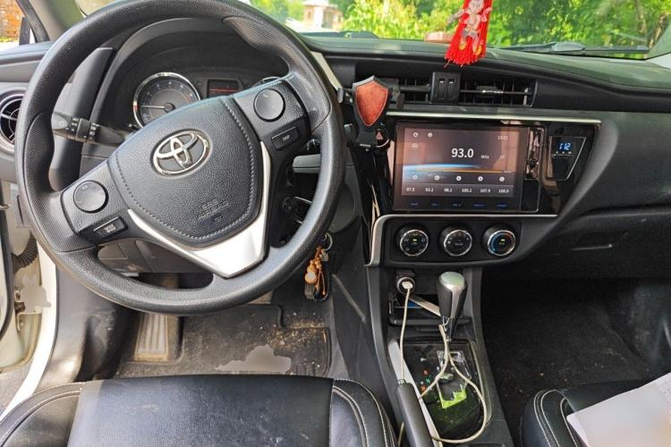Used Toyota Corolla 2017 Revised Version 1.2T S-CVT GL-i Center Console
