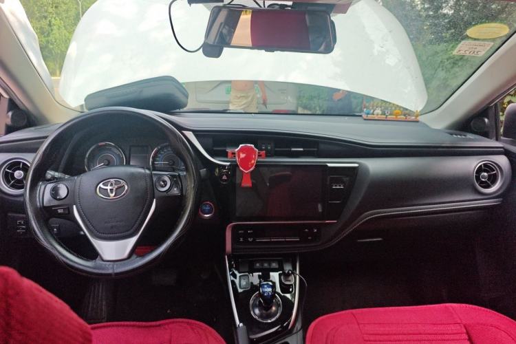 Used Toyota Corolla 2017 Revised Dual-Engine 1.8L E-CVT Leading Edition Center Console