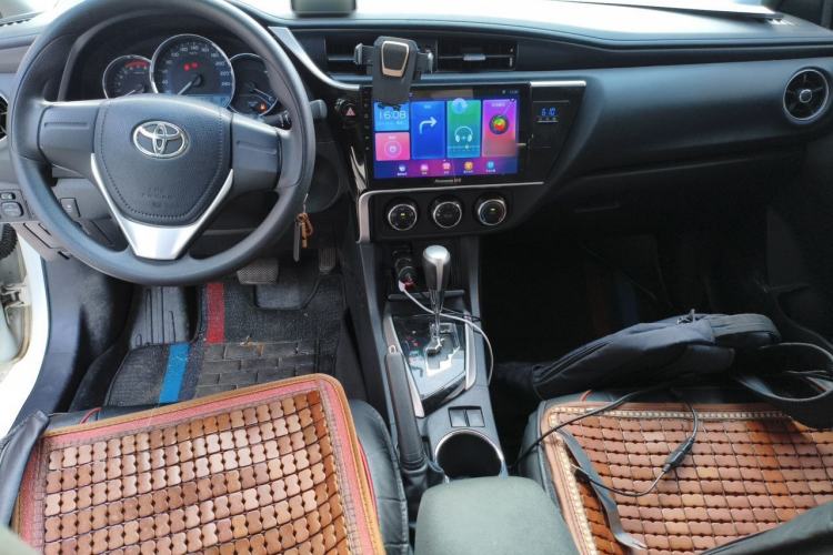 Used Toyota Corolla 2017 Revised Version 1.2T S-CVT GL Center Console