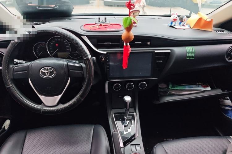 Used Toyota Corolla 2017 Revised Version 1.2T S-CVT GL Center Console