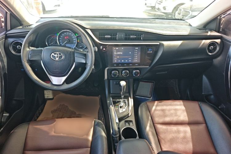 Used Toyota Corolla 2017 Revised Version 1.2T S-CVT GL Center Console