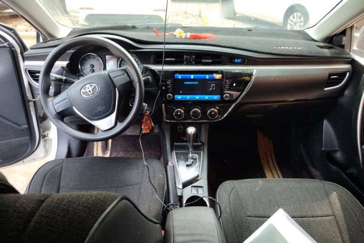 Used Toyota Corolla 2017 1.2T CVT GL-i Center Console
