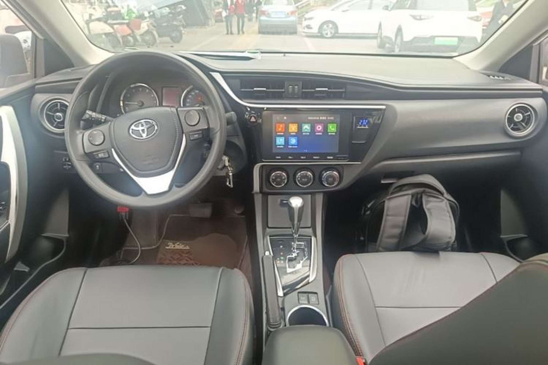 Used Toyota Corolla 2017 Revised Version 1.2T S-CVT GL-i Center Console