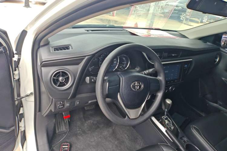 Used Toyota Corolla 2017 Revised Version 1.2T S-CVT GL Center Console