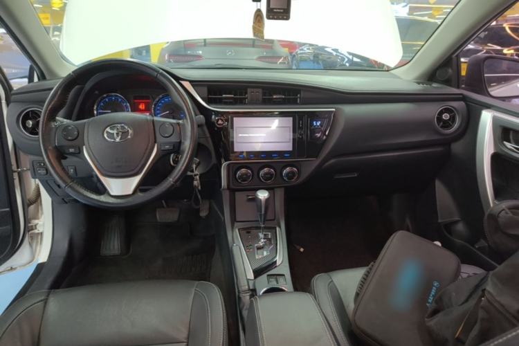 Used Toyota Corolla 2017 Revised Version 1.2T S-CVT GL-i Leather Edition Center Console