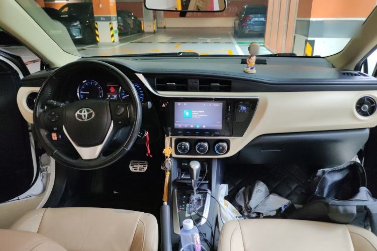 Used Toyota Corolla 2017 Revised Version 1.2T S-CVT GL-i Leather Edition Center Console