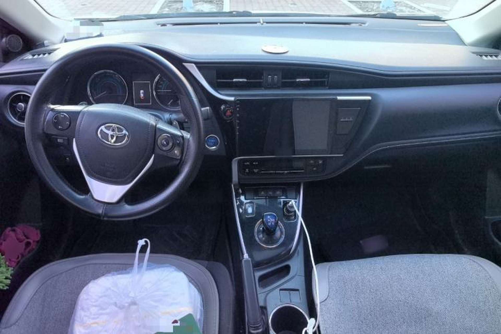 Used Toyota Corolla 2017 Revised Dual-Engine 1.8L E-CVT Leading Edition Center Console