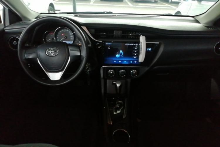 Used Toyota Corolla 2017 Revised Version 1.2T S-CVT GL Center Console