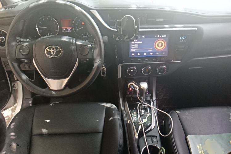 Used Toyota Corolla 2017 Revised Version 1.2T S-CVT GL-i Leather Edition Center Console