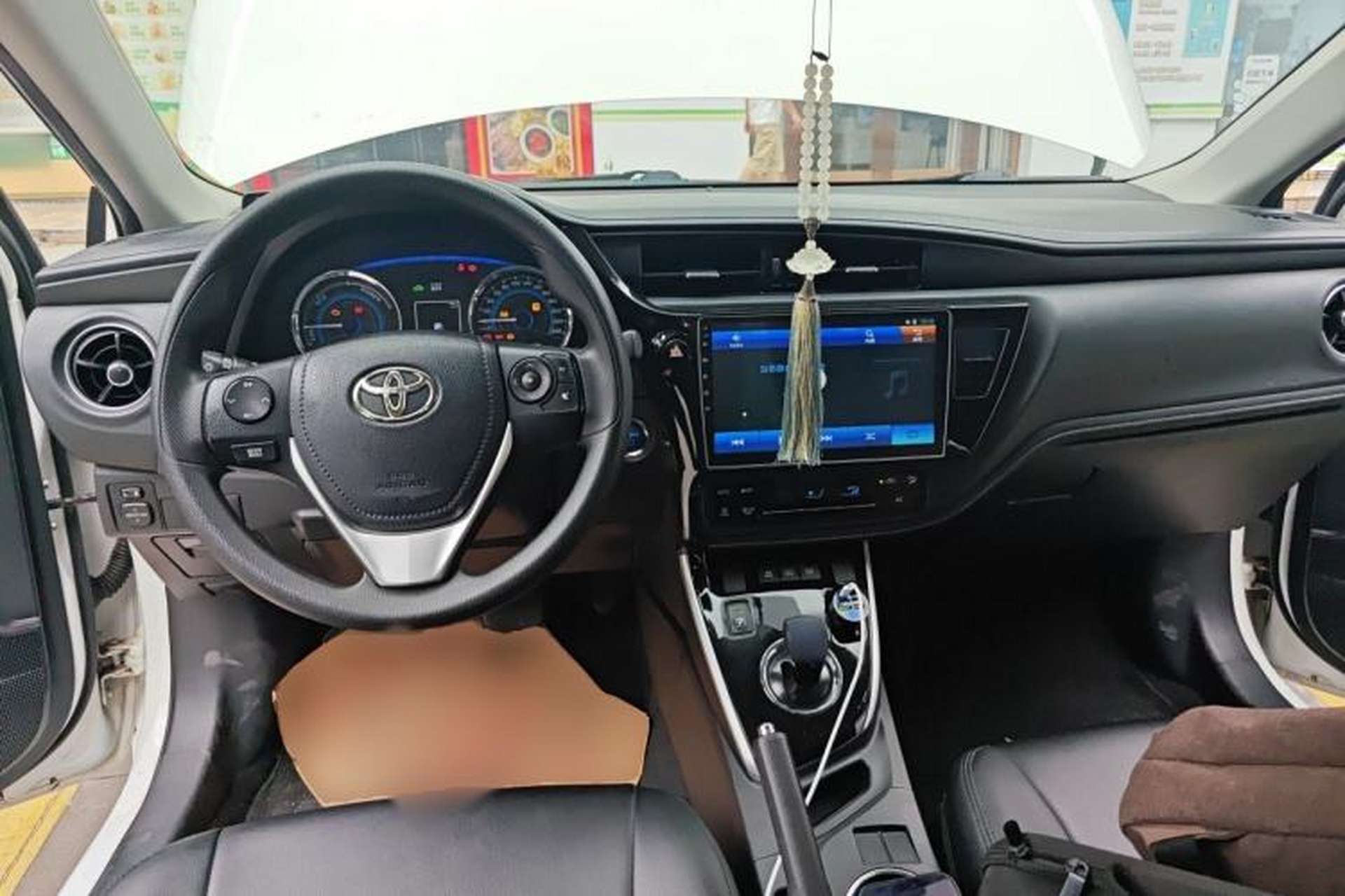 Used Toyota Corolla 2017 Revised Dual-Engine 1.8L E-CVT Leading Edition Center Console