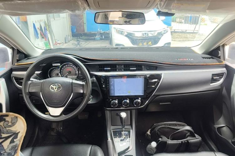 Used Toyota Corolla 2017 1.6L CVT GL Center Console