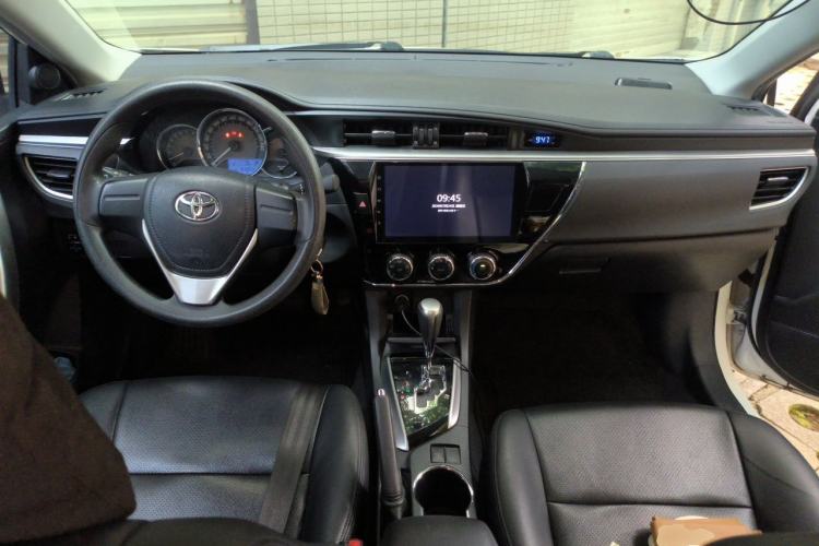 Used Toyota Corolla 2017 1.6L CVT GL Center Console