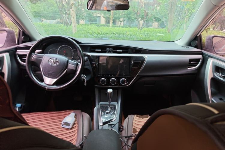 Used Toyota Corolla 2017 1.6L CVT GL Center Console