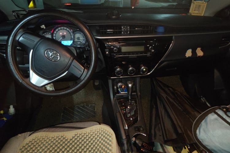 Used Toyota Corolla 2017 1.2T CVT GL Center Console