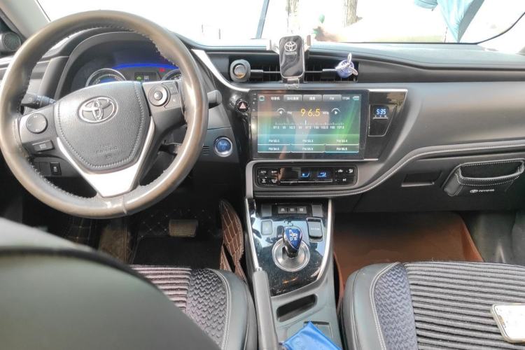 Used Toyota Corolla 2017 Revised Dual-Engine 1.8L E-CVT Leading Edition Center Console