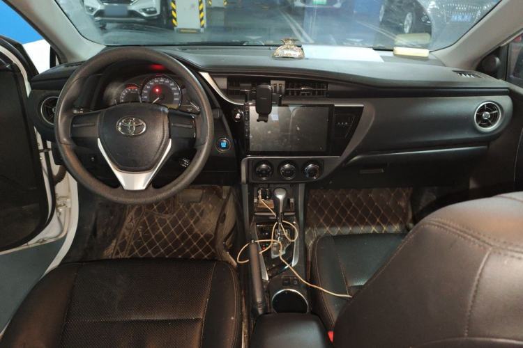 Used Toyota Corolla 2017 Revised Version 1.2T S-CVT GL Center Console