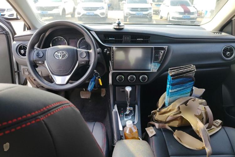 Used Toyota Corolla 2017 Revised Version 1.2T S-CVT GL-i Center Console