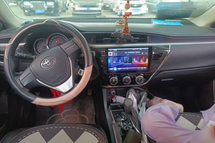 Used Toyota Corolla 2017 1.2T CVT GL Center Console