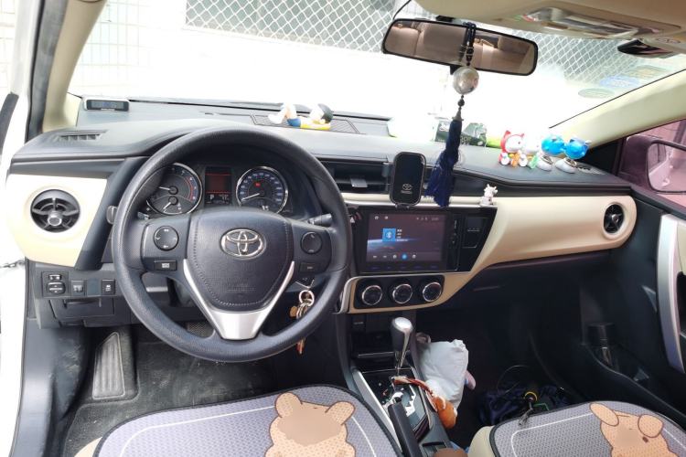Used Toyota Corolla 2017 Revised Version 1.2T S-CVT GL-i Center Console