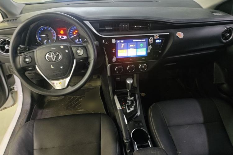 Used Toyota Corolla 2017 Revised Version 1.2T S-CVT GL-i Center Console