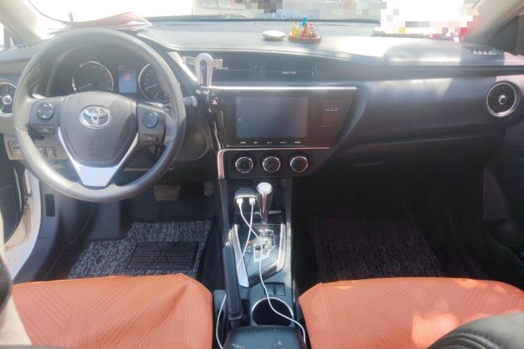 Used Toyota Corolla 2017 Revised Version 1.2T S-CVT GL-i Center Console
