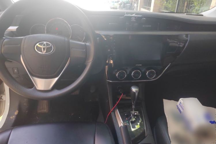 Used Toyota Corolla 2017 1.2T CVT GL Center Console