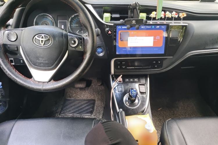 Used Toyota Corolla 2017 Revised Dual-Engine 1.8L E-CVT Luxury Edition Center Console