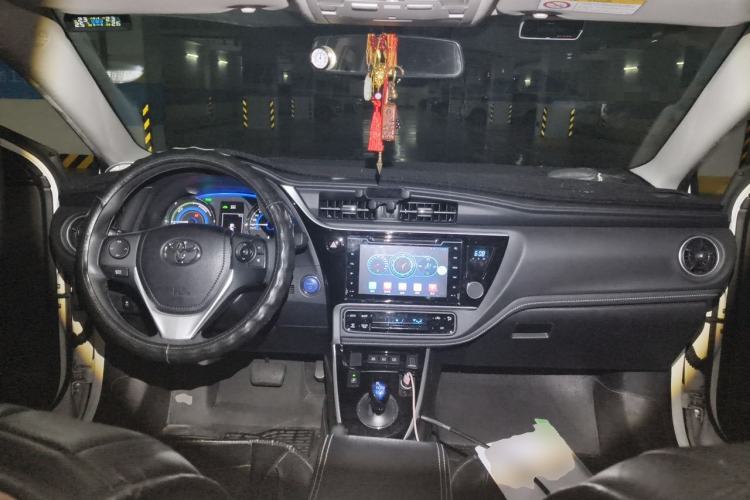Used Toyota Corolla 2017 Revised Dual-Engine 1.8L E-CVT Leading Edition Center Console