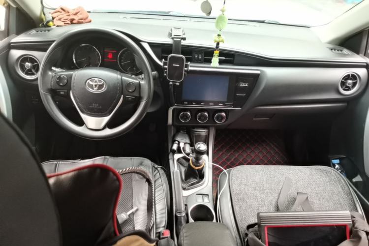 Used Toyota Corolla 2017 Revised Version 1.2T Manual GL-i Center Console