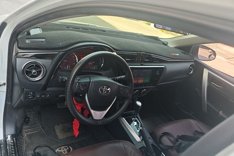 Used Toyota Corolla 2017 Revised Version 1.2T S-CVT GL-i Center Console