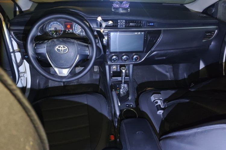 Used Toyota Corolla 2017 1.2T CVT GL-i Center Console