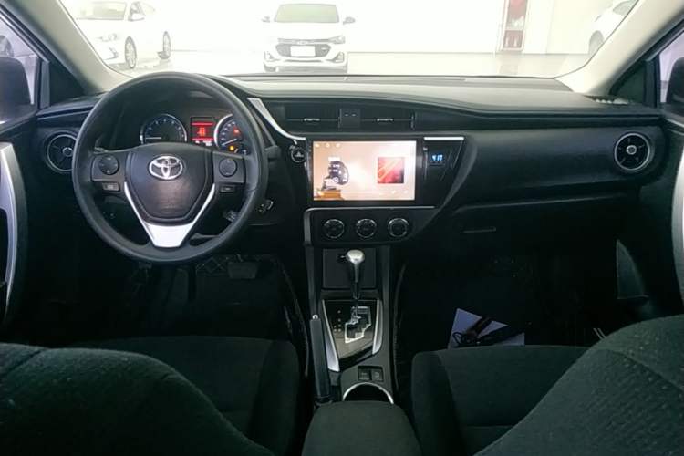 Used Toyota Corolla 2017 Revised Version 1.2T S-CVT GL-i Center Console