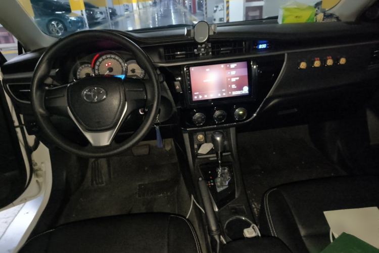 Used Toyota Corolla 2017 1.6L CVT GL Center Console