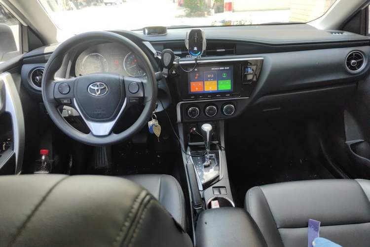 Used Toyota Corolla 2017 Revised Version 1.2T S-CVT GL-i Center Console