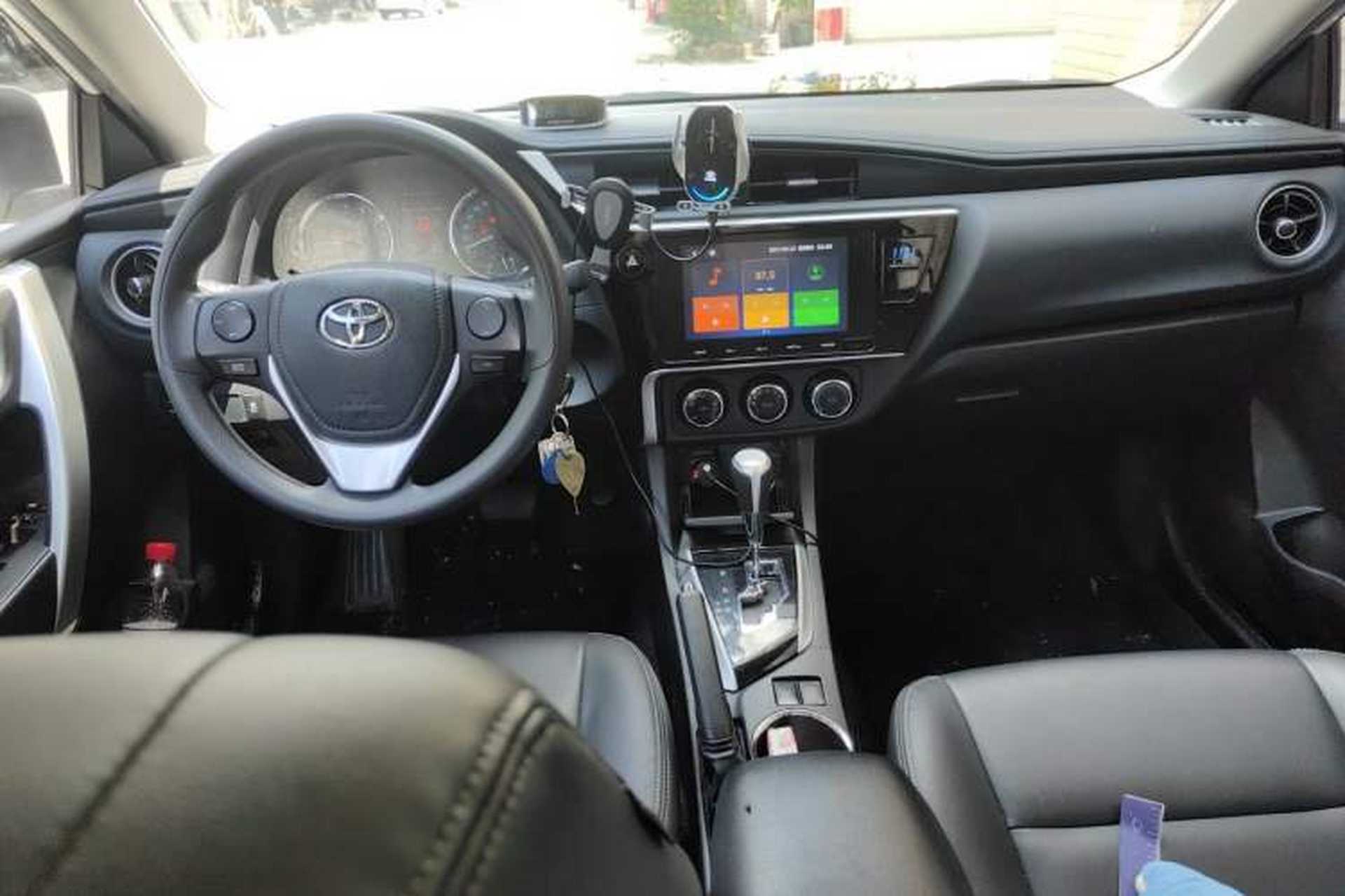 Used Toyota Corolla 2017 Revised Version 1.2T S-CVT GL-i Center Console