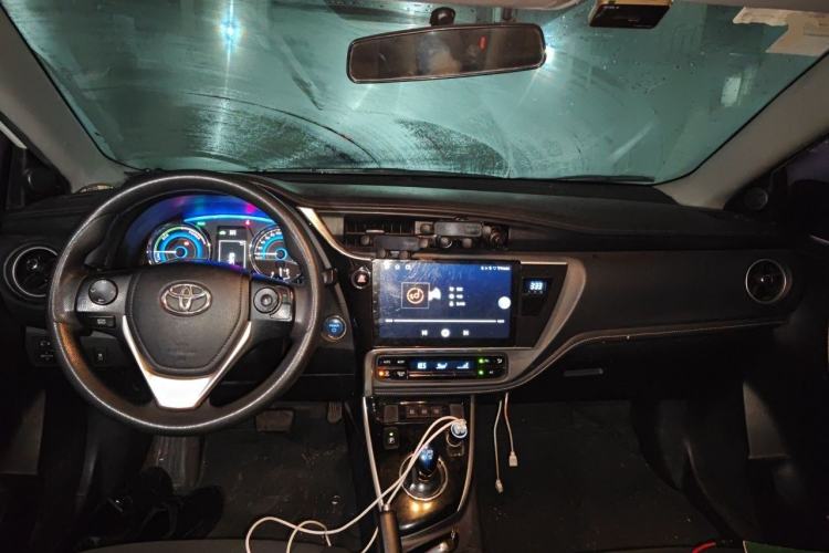 Used Toyota Corolla 2017 Revised Dual-Engine 1.8L E-CVT Leading Edition Center Console