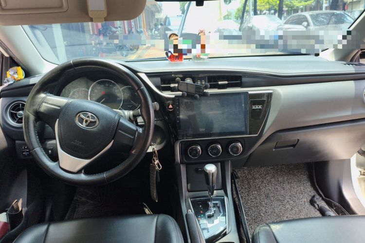 Used Toyota Corolla 2017 Revised Version 1.2T S-CVT GL Center Console