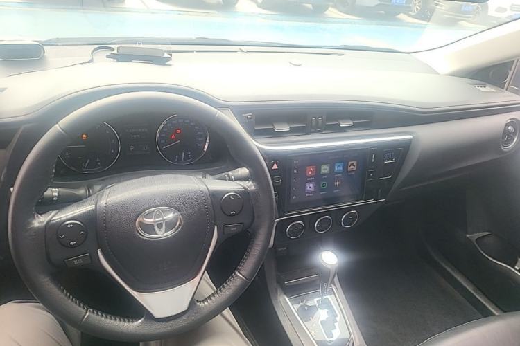 Used Toyota Corolla 2017 Revised Version 1.2T S-CVT GL-i Leather Edition Center Console