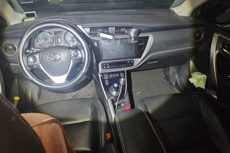 Used Toyota Corolla 2017 Revised Dual-Engine 1.8L E-CVT Leading Edition Center Console