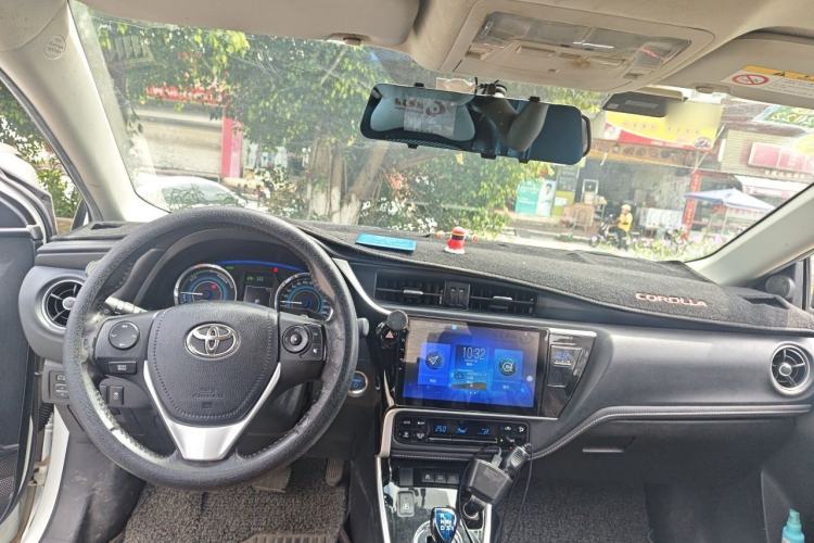Used Toyota Corolla 2017 Revised Dual-Engine 1.8L E-CVT Elite Edition Center Console