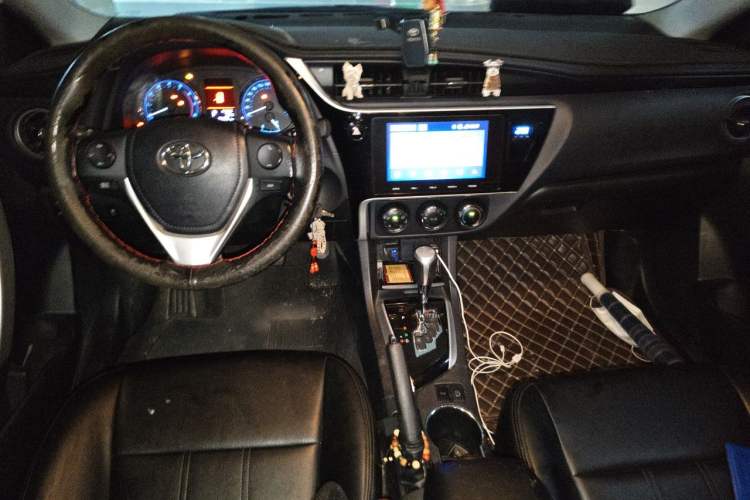 Used Toyota Corolla 2017 Revised Version 1.2T S-CVT GL-i Center Console