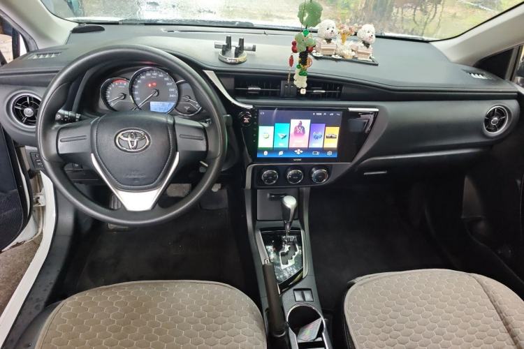 Used Toyota Corolla 2017 Revised Version 1.2T S-CVT GL Center Console