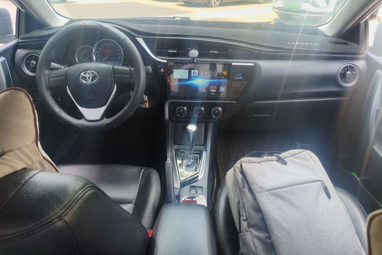 Used Toyota Corolla 2017 Revised Version 1.2T S-CVT GL Center Console