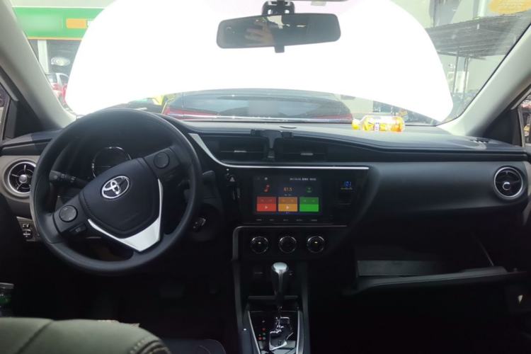 Used Toyota Corolla 2017 Revised Version 1.2T S-CVT GL-i Center Console